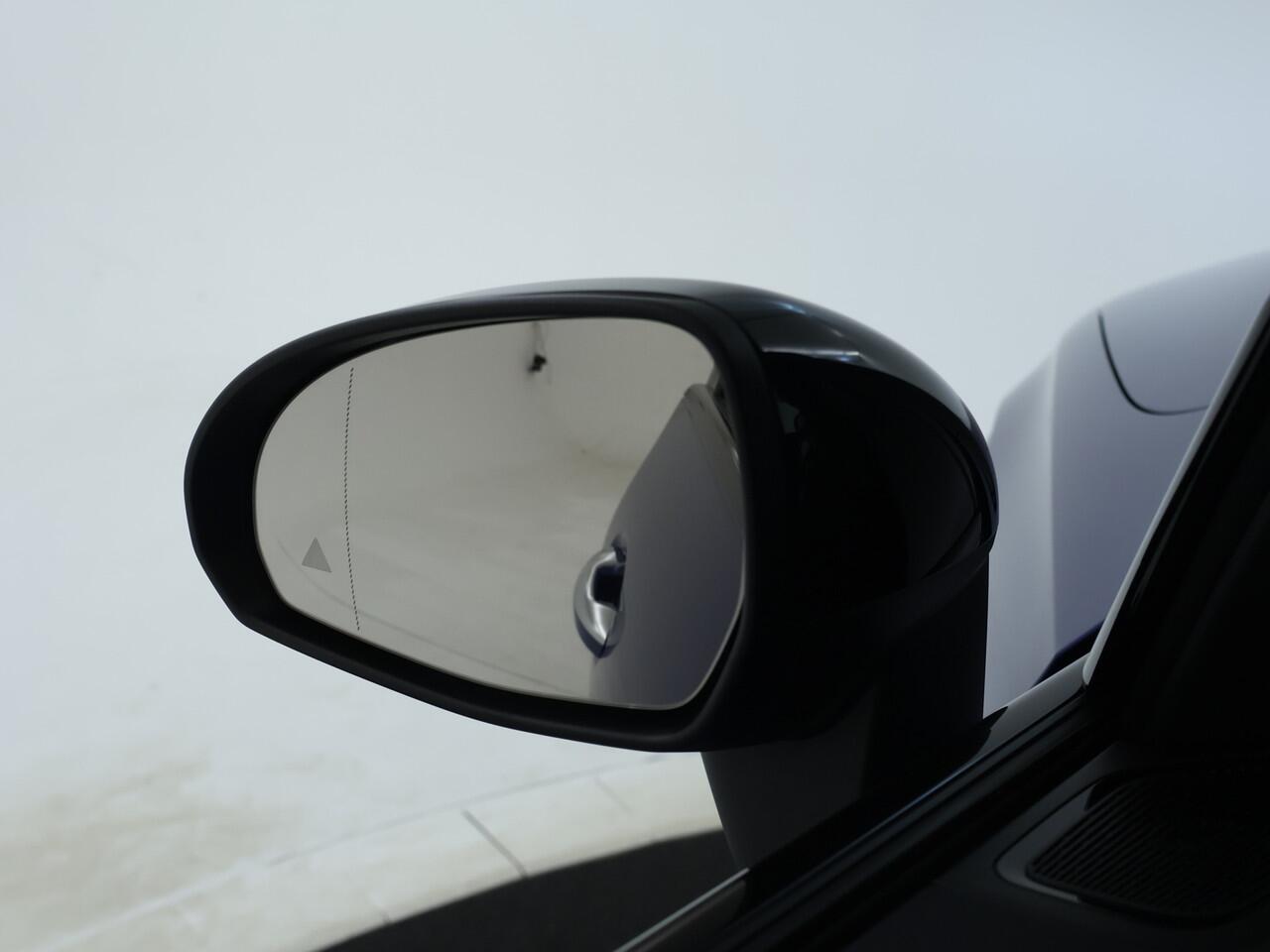 Mercedes-Benz GLC-KLASSE Coupé 300 e 4MATIC AMG Plug In Hybride | Trekhaak | Panorama Dak | Stuur- en Stoelverwarming | Digital Light | 360 gr Camera | Memory | Inclusief 24 maanden Mercedes-Benz Certified garantie voor Europa.