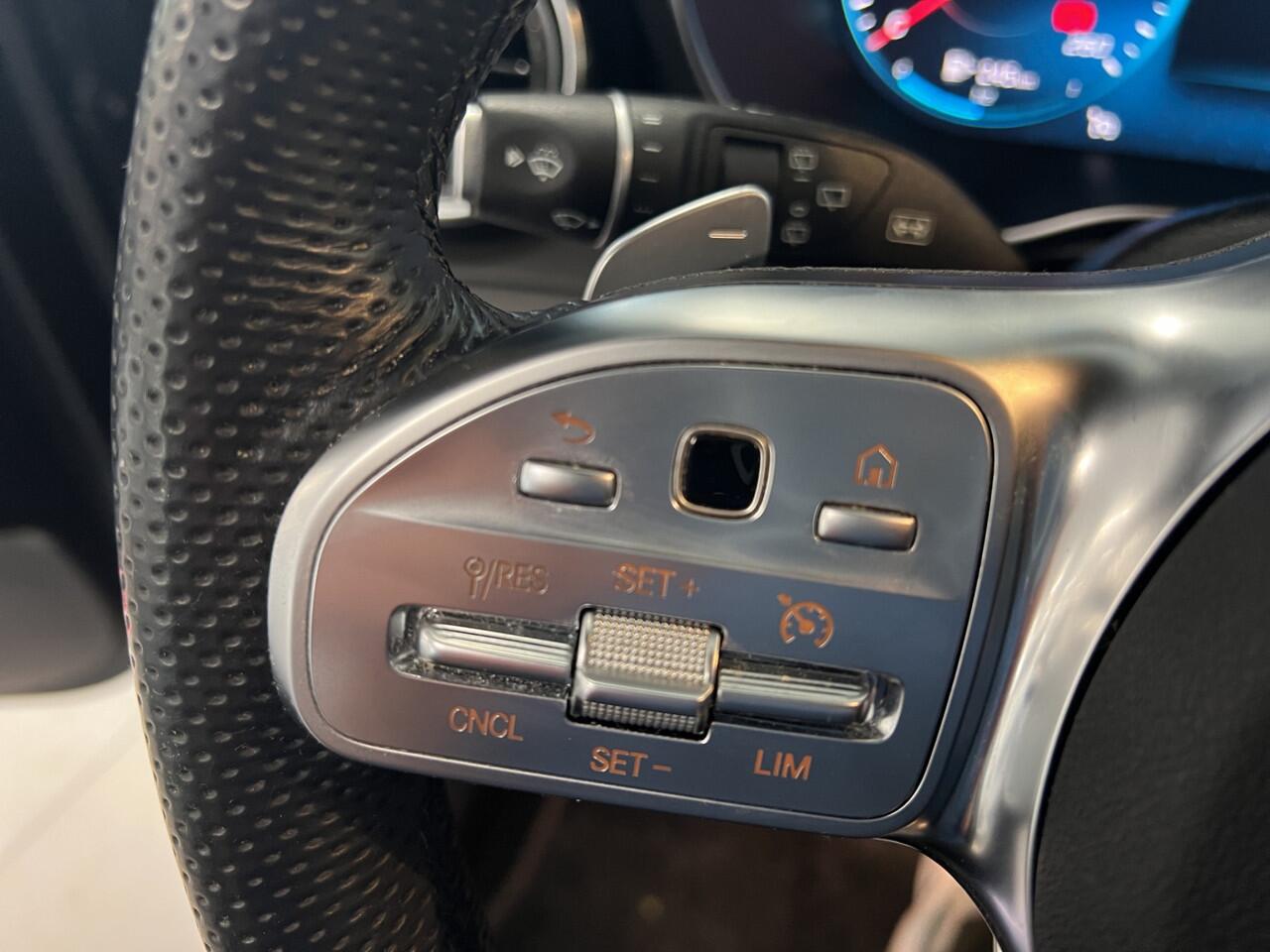 Mercedes-Benz GLC-KLASSE 300e 4MATIC AMG | Night Pack | Pano | Leder | Trekhaak