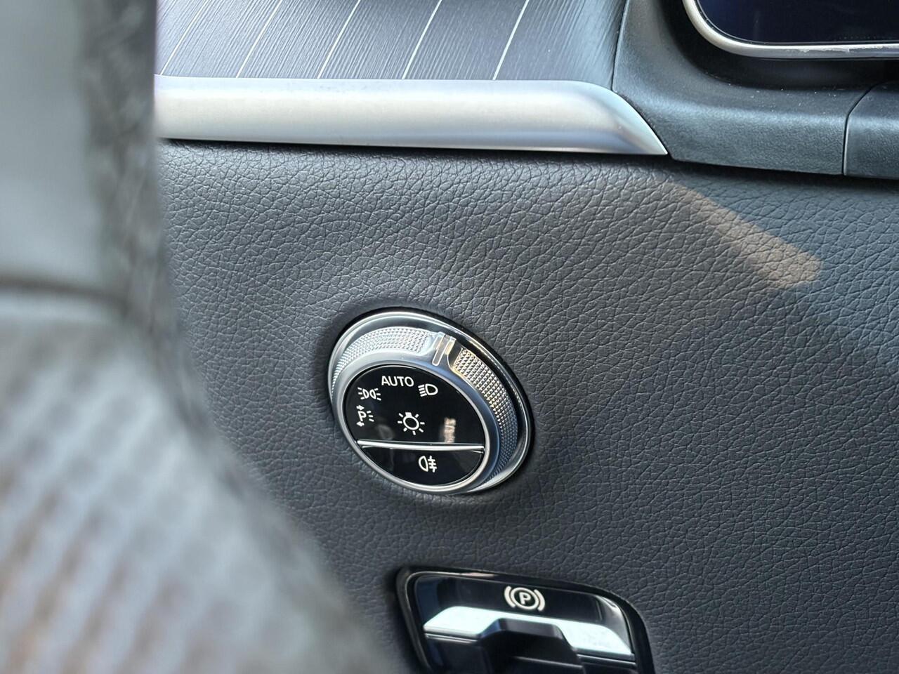 Mercedes-Benz GLC-KLASSE 300e 4MATIC AMG Line | Pano | Burmester | Trekhaak |