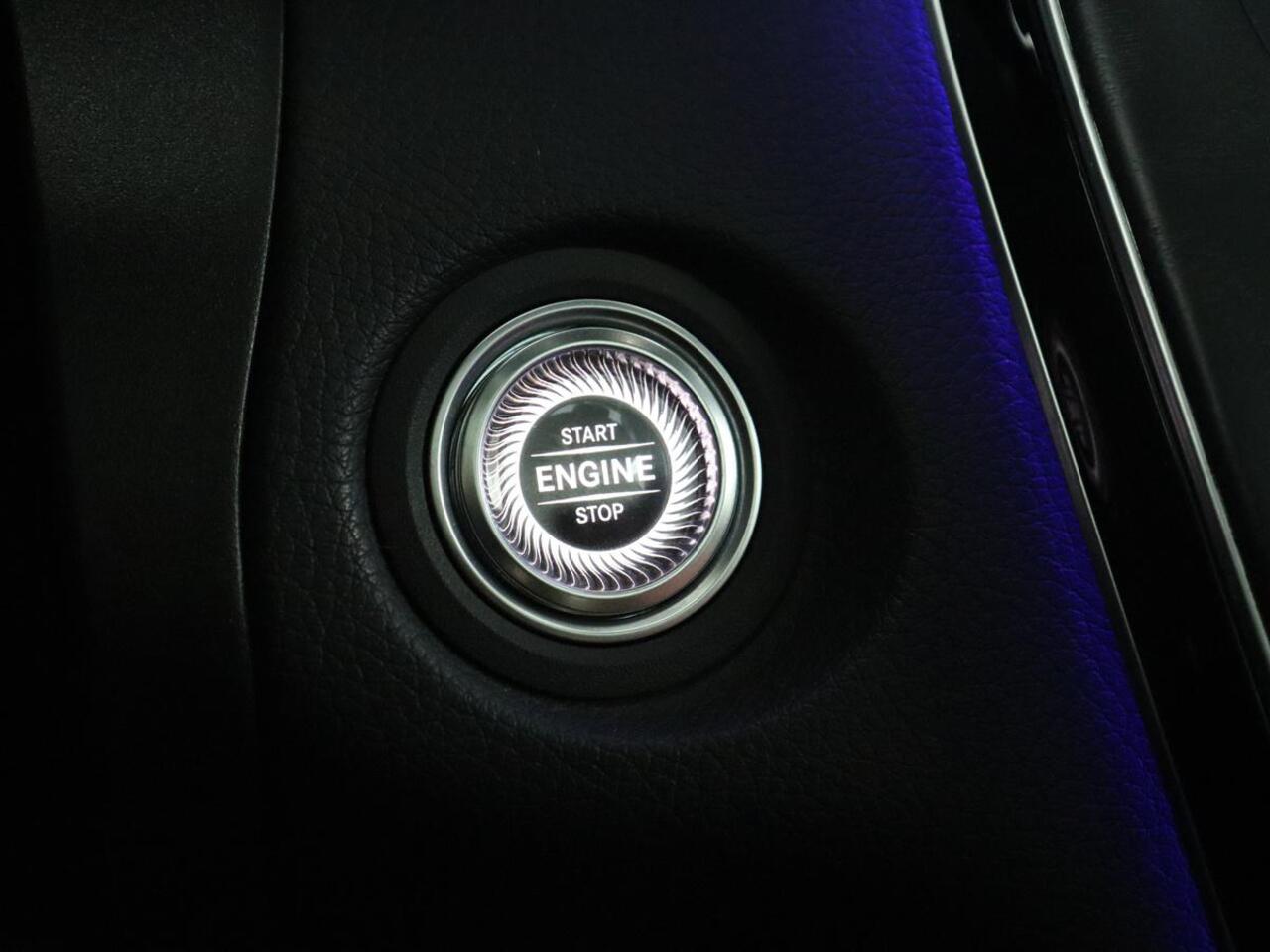 Mercedes-Benz GLC-KLASSE 300e 4Matic AMG | Panoramadak | Two-Tone Leder | 360 Camera | Stoelverwarming | Burmester | Carplay | Digital Cockpit | Keyless | Navigatie | Sfeerverlichting | PHEV | Plug In