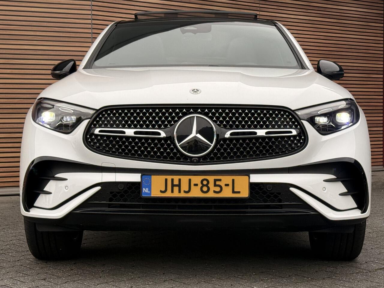 Mercedes-Benz GLC-KLASSE Coupé 300e 4MATIC AMG Line Panoramadak /360 Camera / Navigatie