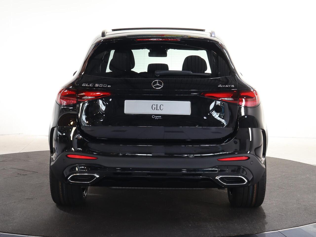 Mercedes-Benz GLC-KLASSE 300e 4MATIC Sport Edition | Panoramaschuifdak | Premium pakket | Nightpakket | 360° camera | Dodehoekassistent | DIGITAL LIGHT |