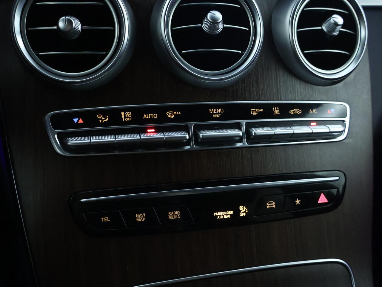 Mercedes-Benz GLC-KLASSE 300 e 4MATIC Premium Plus | AMG Styling | Night Pakket | Dode hoek assistent | Trekhaak | Inclusief 24 maanden MB Certified garantie voor Europa.