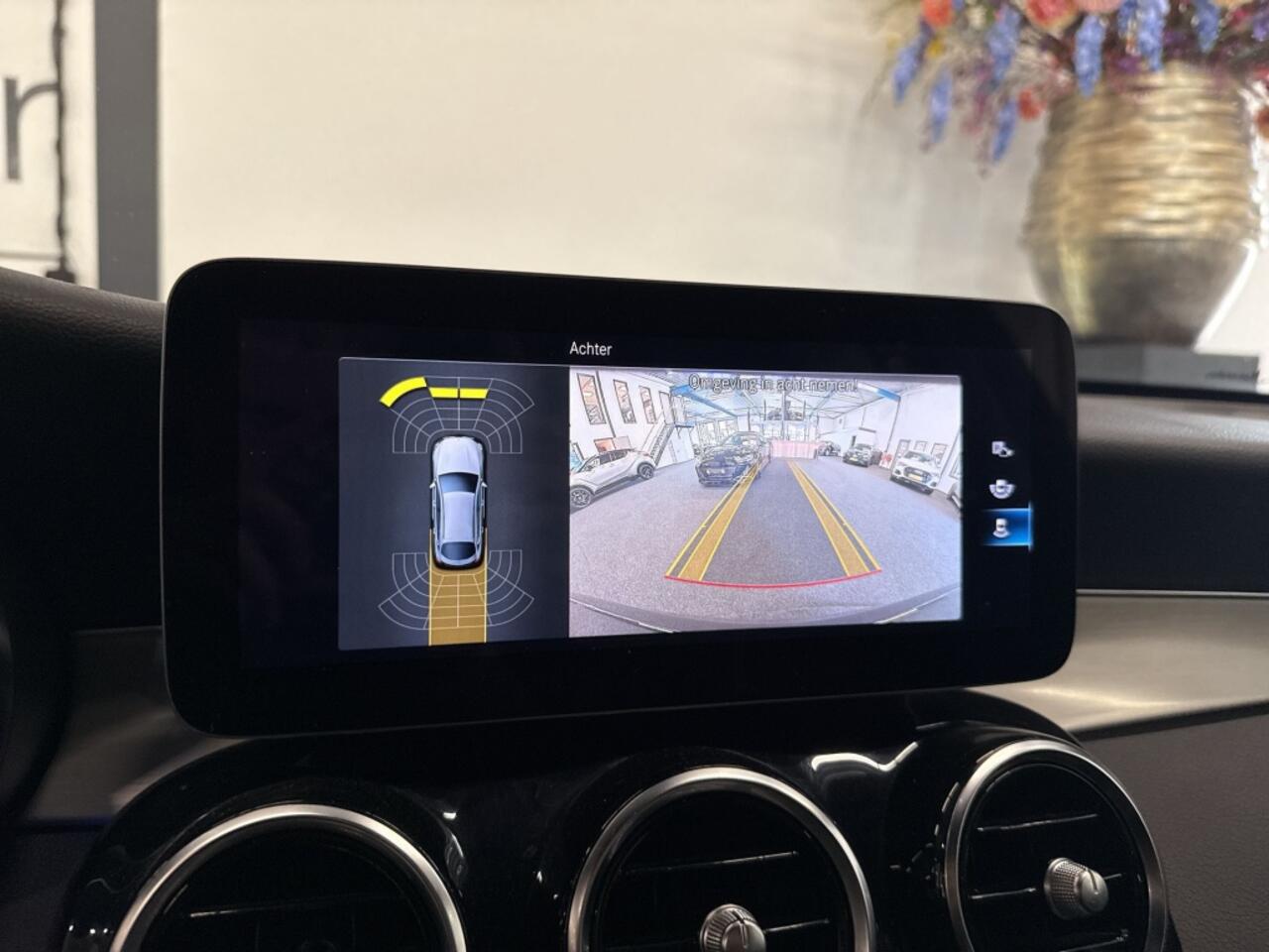 Mercedes-Benz GLC-KLASSE 300e 4MATIC AMG | PHEV | CAMERA | LEER | CARPLAY | SFEERVERLICHT