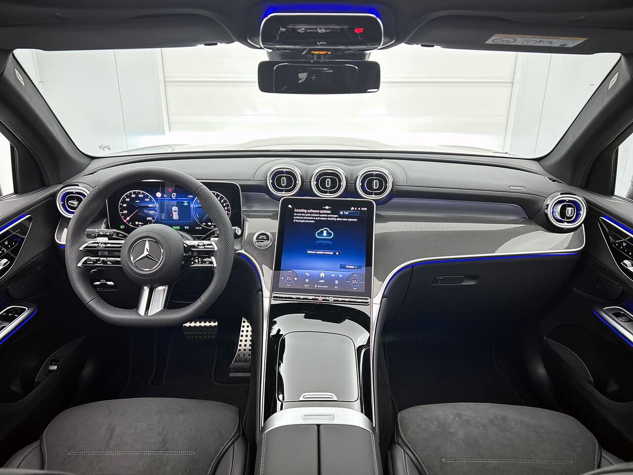 Mercedes-Benz GLC-KLASSE 300e 4MATIC Sport Edition | Premium pakket | Panoramaschuifdak | Smartphone integratie | Trekhaak | Parkeerpakket met 360°-camera | Voorstoelen met Memory | MBUX Augmented Reality |