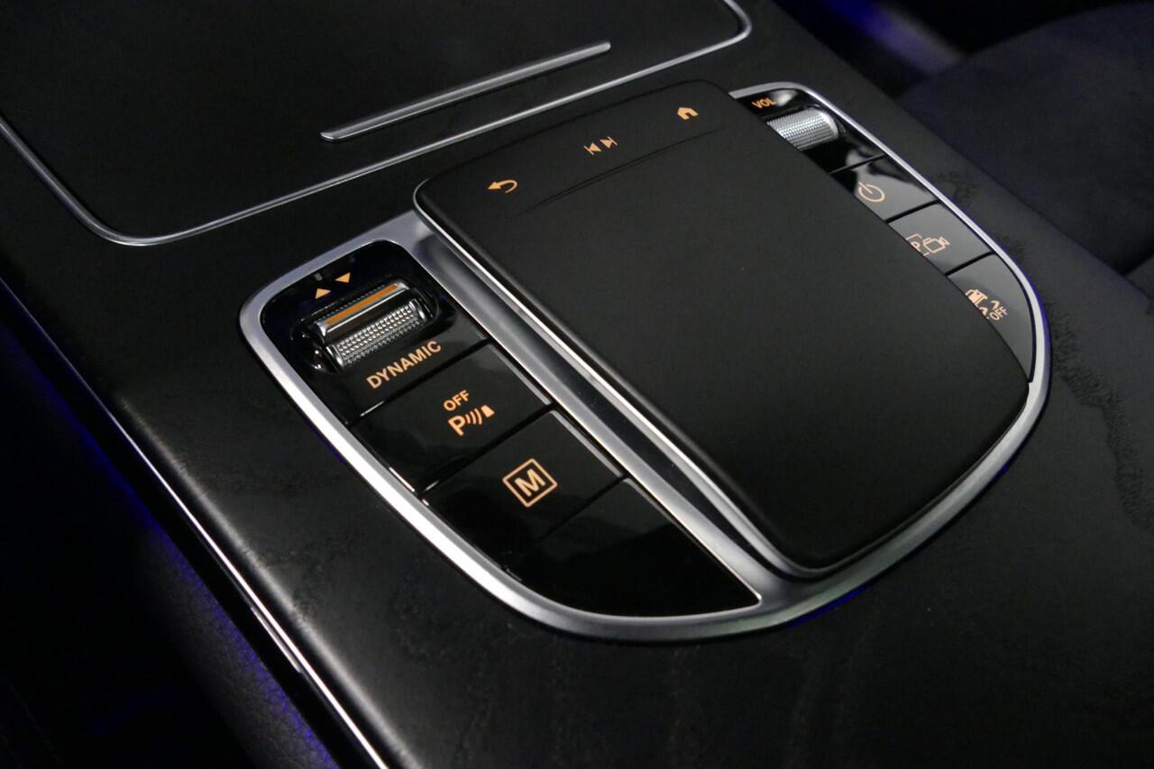 Mercedes-Benz GLC-KLASSE 300e 4MATIC AMG Line / Panamericana Grille / Panoramadak / Elektr. verstelbare voorstoelen + memory / Apple Carplay - Android Auto / Sfeerverlichting / Rondomzichtcamera / MANUFAKTUR kleur / Elektr. wegklapbare trekhaak / 21'' LMV / Keyless / LED High Per