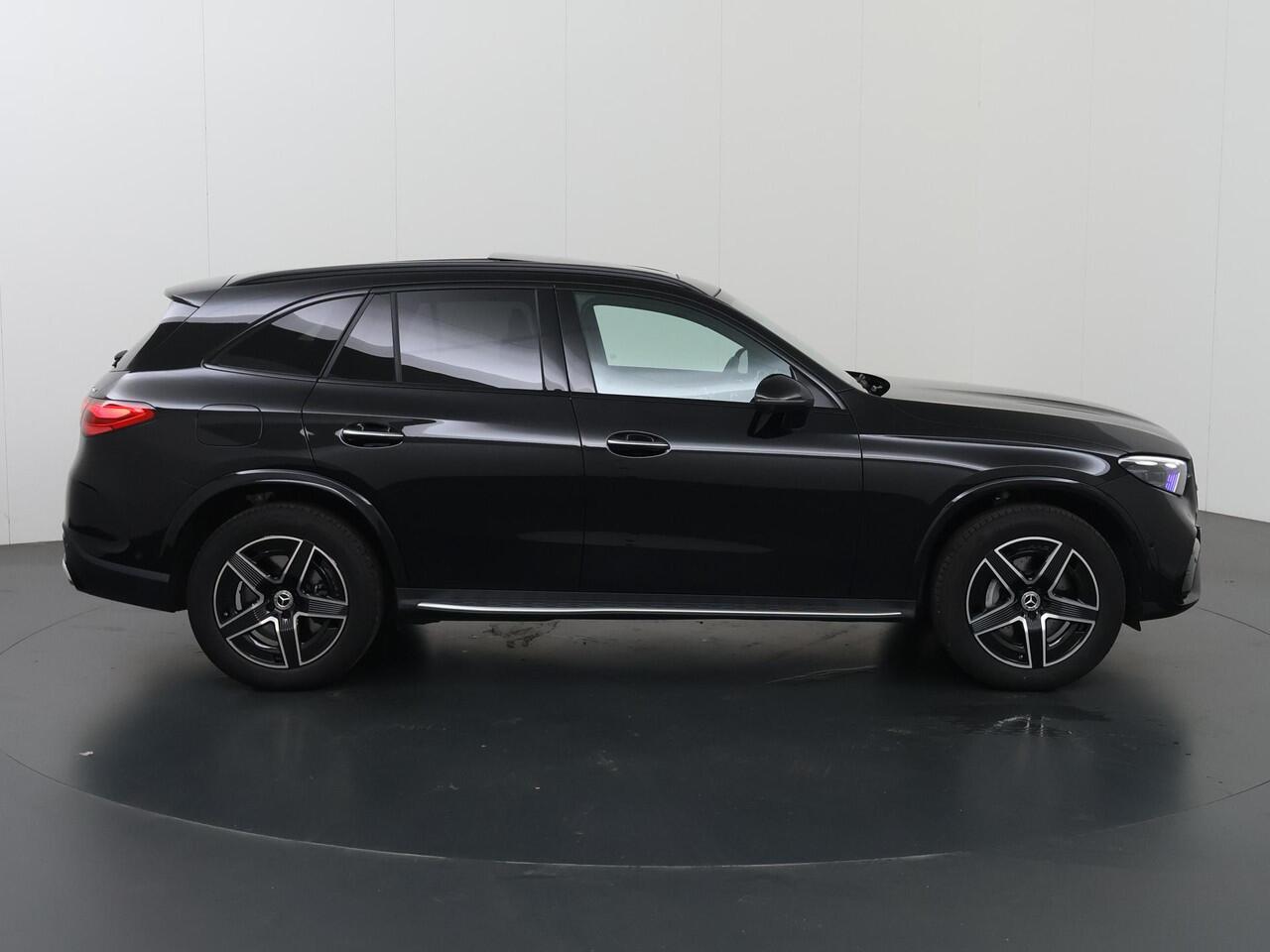 Mercedes-Benz GLC-KLASSE 300e 4MATIC AMG Line | Trekhaak | Panoramadak | Treeplanken | Premium pakket | Night pakket |