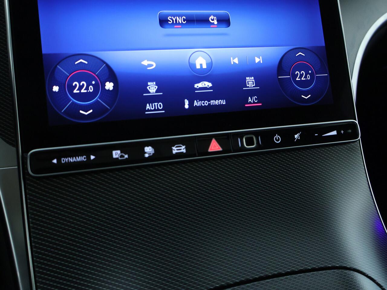 Mercedes-Benz GLC-KLASSE 300 e 4MATIC AMG Plug-In Hybride | AMG Line | Night Pakket | Panorama Schuif-Kanteldak | Trekhaak. Inclusief 24 maanden MB Certified garantie voor Europa.