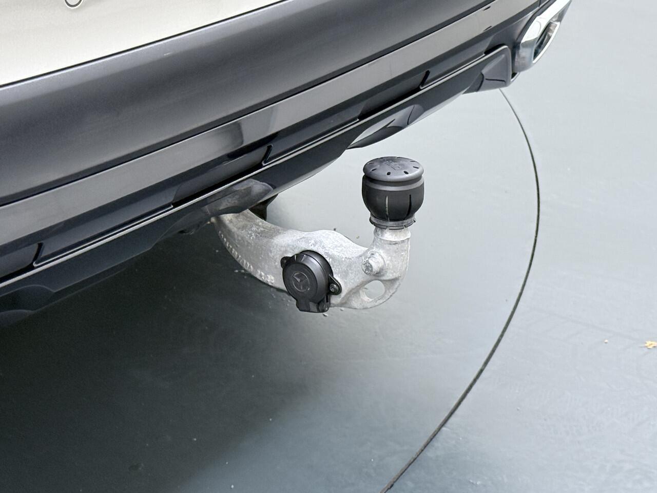 Mercedes-Benz GLC-KLASSE 300e AMG 4Matic // Trekhaak // Distronic // Panoramadak // 360 Camera // Memory // Night Pakket // Digital Light