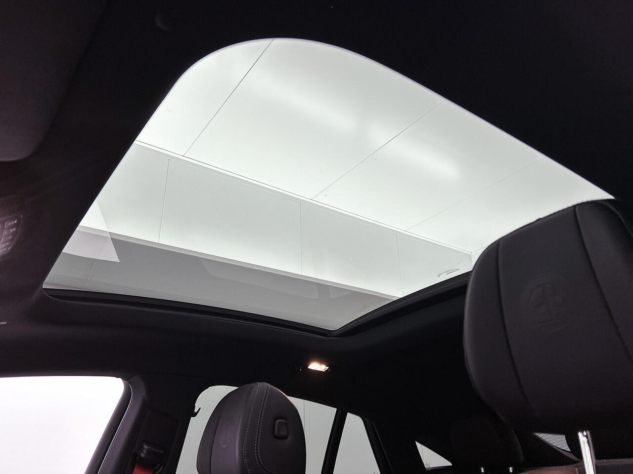 Mercedes-Benz GLE-KLASSE Coupé Mercedes-AMG 53 Hybrid 4MATIC+ Premium Plus Trekhaak | Panorama Schuif-Kanteldak | AMG Night Pakket | Distronic | Parkeerpakket met 360°-camera | Lederen Bekleding. Inclusief 24 maanden MB Certified garantie voor Europa.