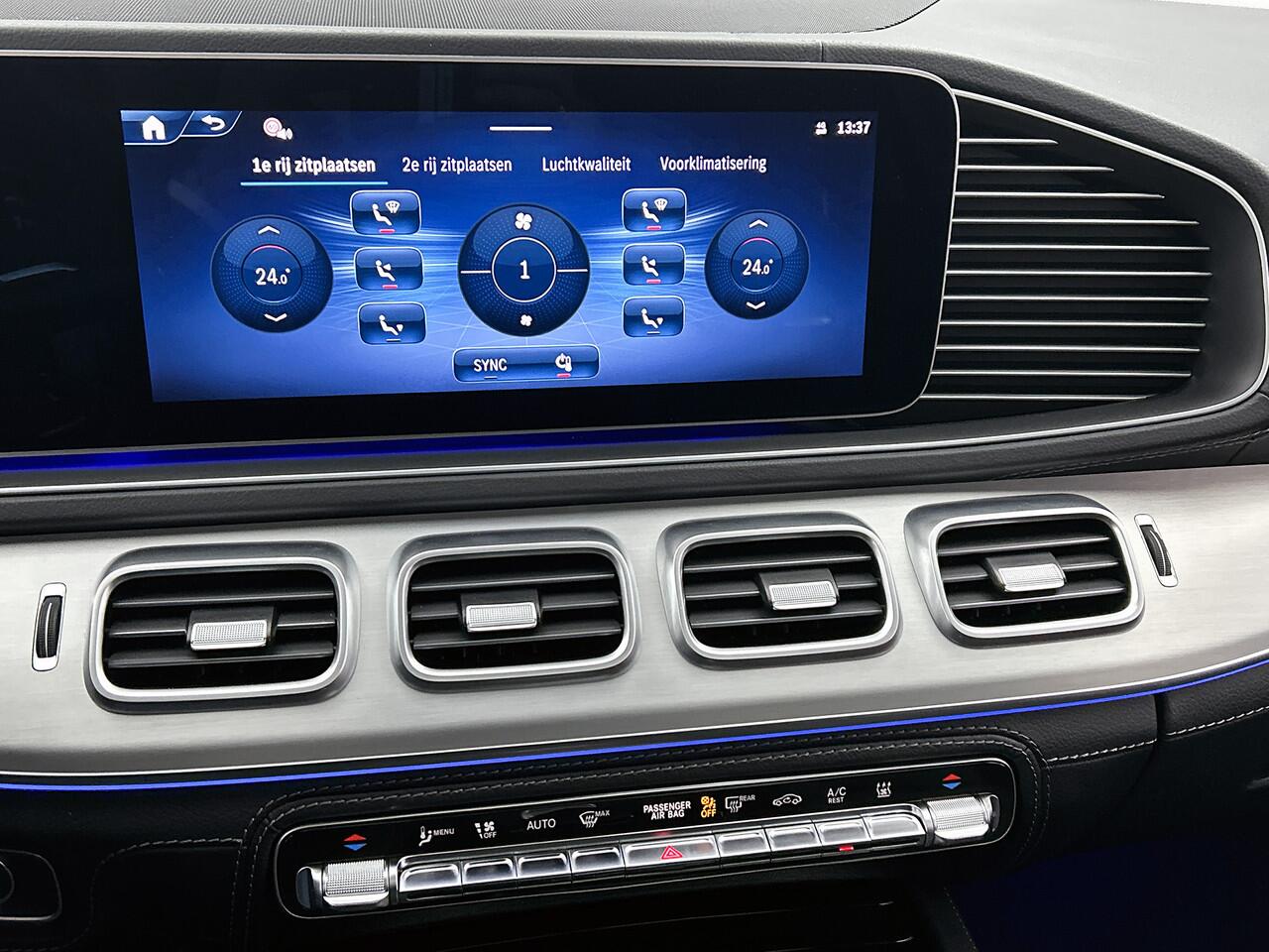 Mercedes-Benz GLE-KLASSE Coupé Mercedes-AMG 53 Hybrid 4MATIC+ Premium Plus Trekhaak | Panorama Schuif-Kanteldak | AMG Night Pakket | Distronic | Parkeerpakket met 360°-camera | Lederen Bekleding. Inclusief 24 maanden MB Certified garantie voor Europa.