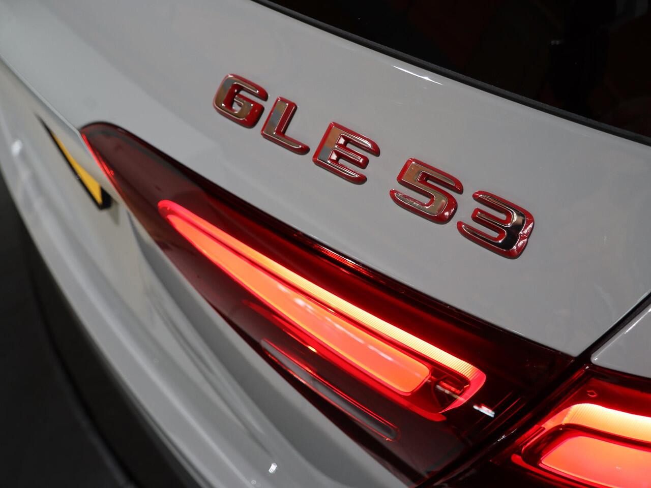 Mercedes-Benz GLE-KLASSE AMG 53 Hybrid 4MATIC Night | Premium Plus | Panoramaschuifdak | Trekhaak | Treeplanken | 22" lichtmetalen velgen | AIRMATIC | Stoelventilatie | MAGIC VISION CONTROL |