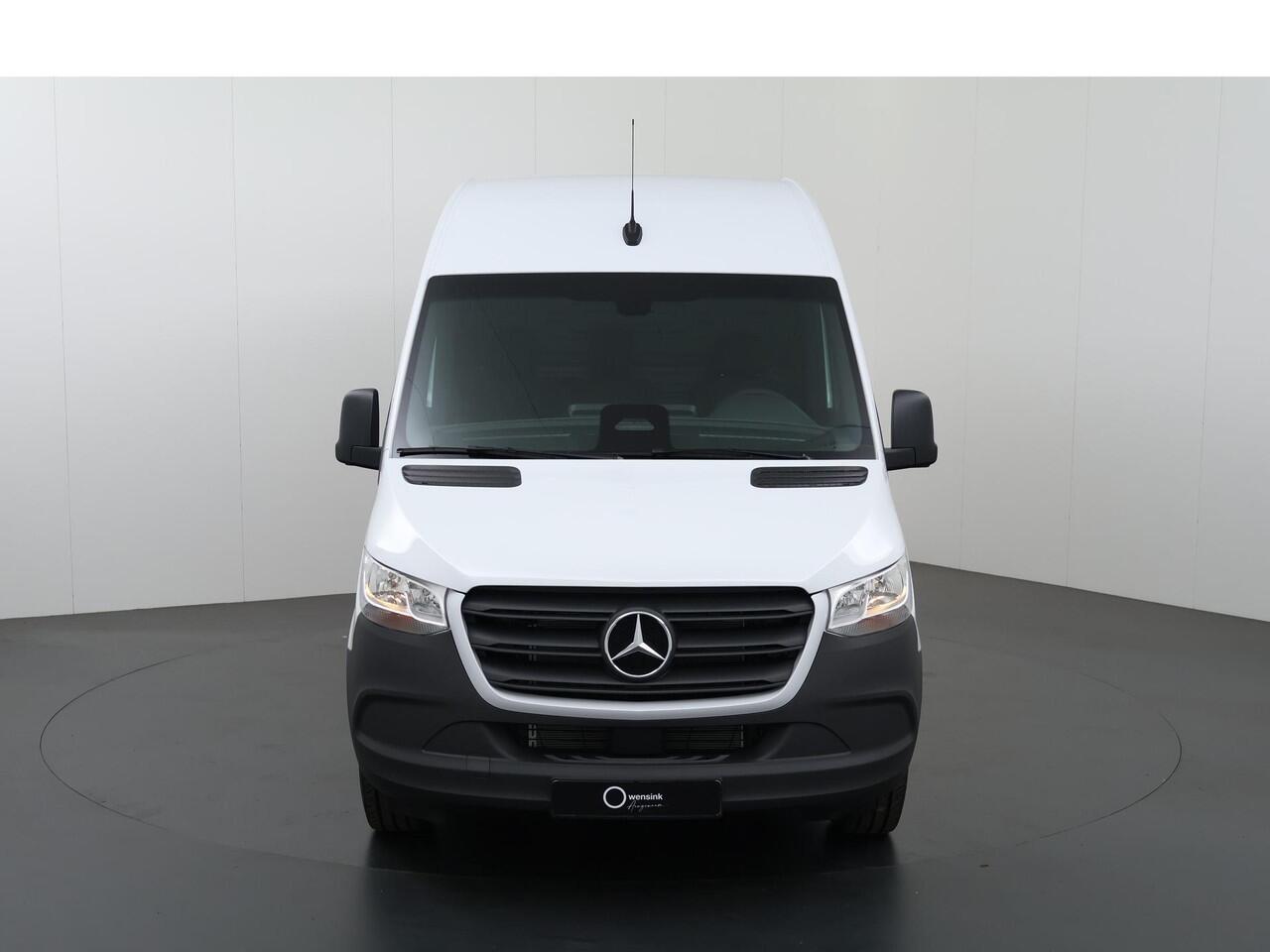 Mercedes-Benz SPRINTER 315 | Aut. | L2 H2 | RWD | PRO | 3500 KG. AHW | Airco | Cruise Control | 3500 KG. AHW | Carplay / Android Auto | Dodehoekassistent | Lane-Assist | Multifunctioneel Stuurwiel | 3-zits |