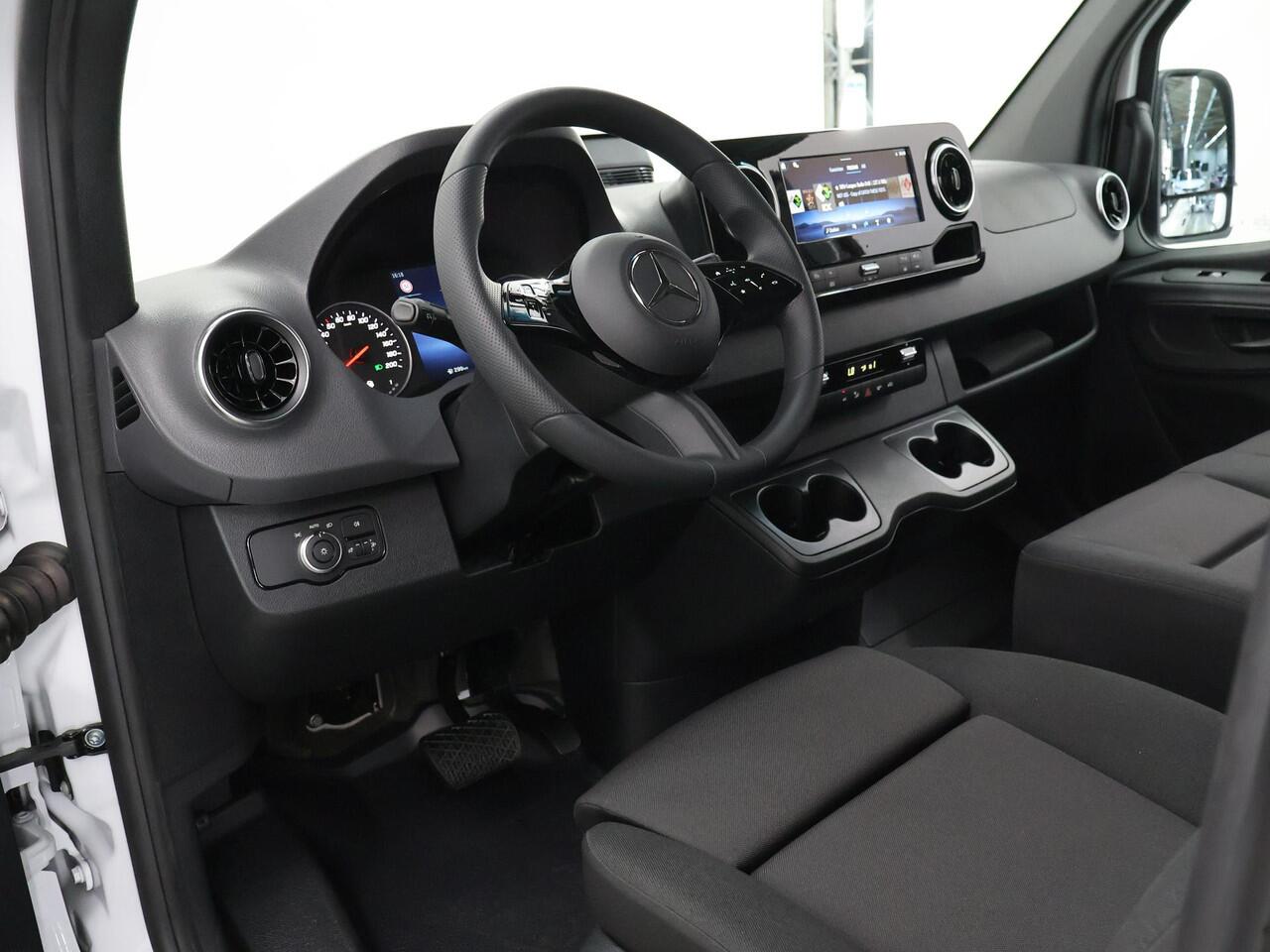 Mercedes-Benz SPRINTER 315 | Aut. | L2 H2 | RWD | PRO | 3500 KG. AHW | Airco | Cruise Control | 3500 KG. AHW | Carplay / Android Auto | Dodehoekassistent | Lane-Assist | Multifunctioneel Stuurwiel | 3-zits |