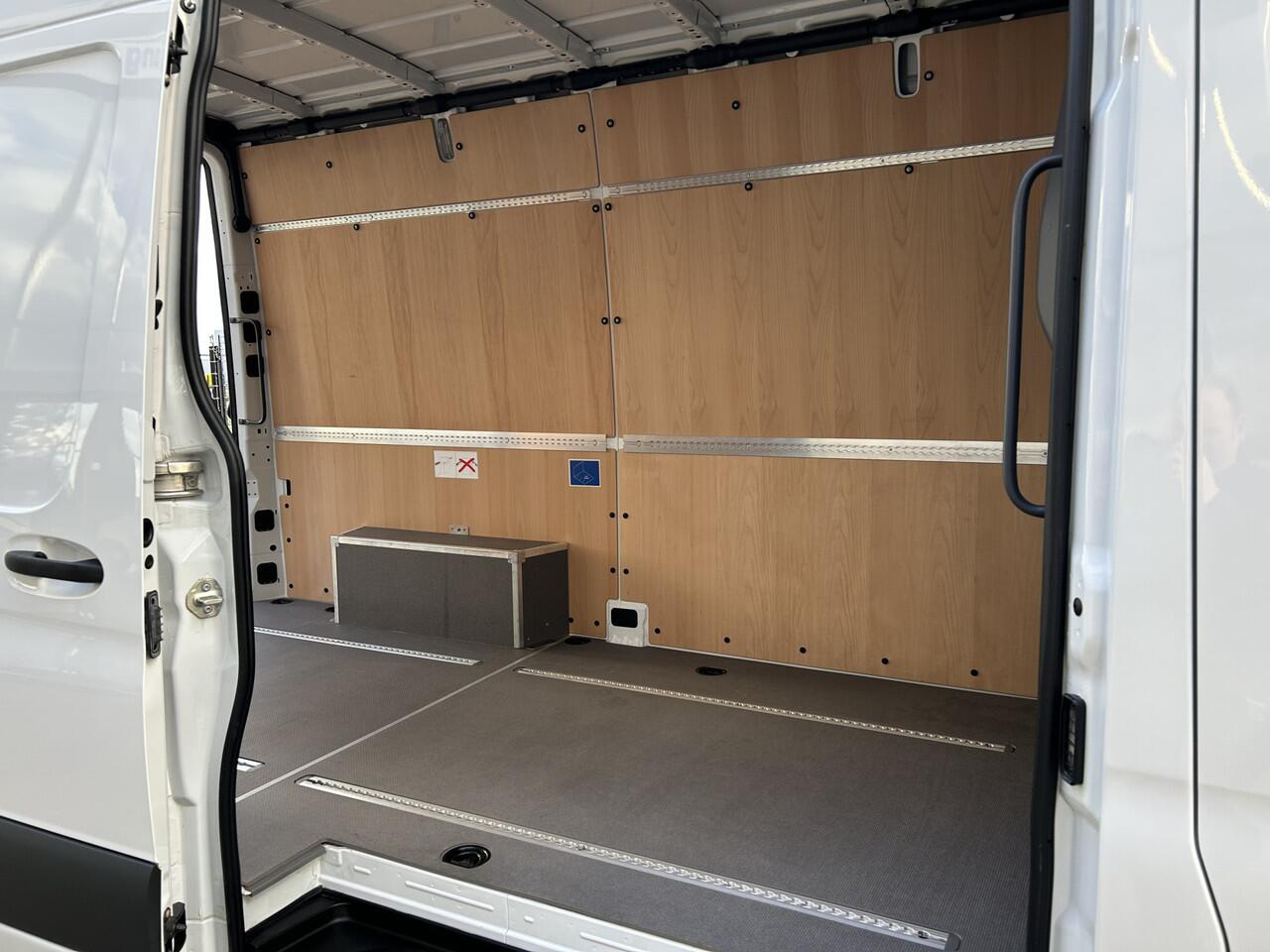 Mercedes-Benz SPRINTER 317 CDI L2 H2 Automaat / 360 Camera / MBUX / Navigatie / Cruise control / Airco / 270 Graden achterdeuren