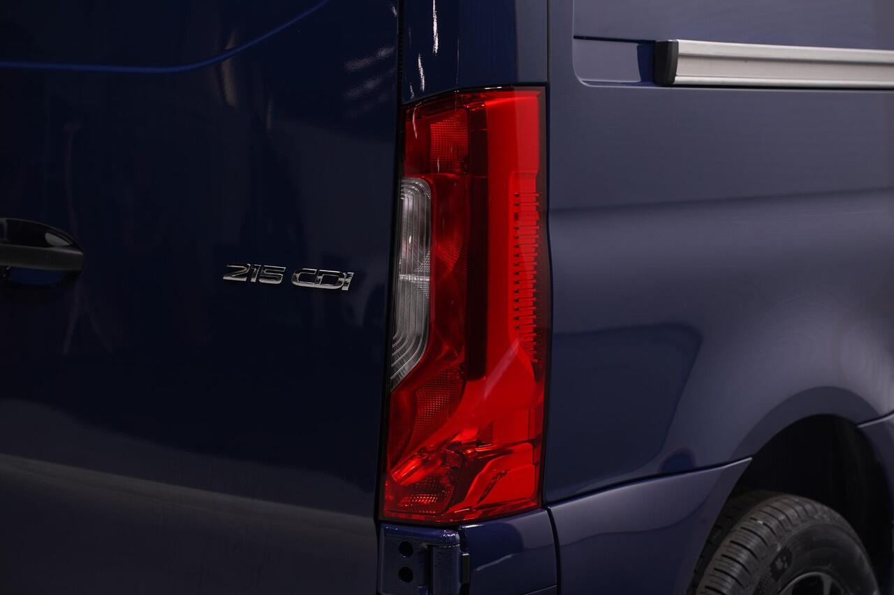 Mercedes-Benz SPRINTER 215 CDI 150 pk L2H1 Black&Blue Edition 18' LMV Airco, Zwarte Grille + Spiegelkappen, Zonneklep, 2-Zits, Nieuw