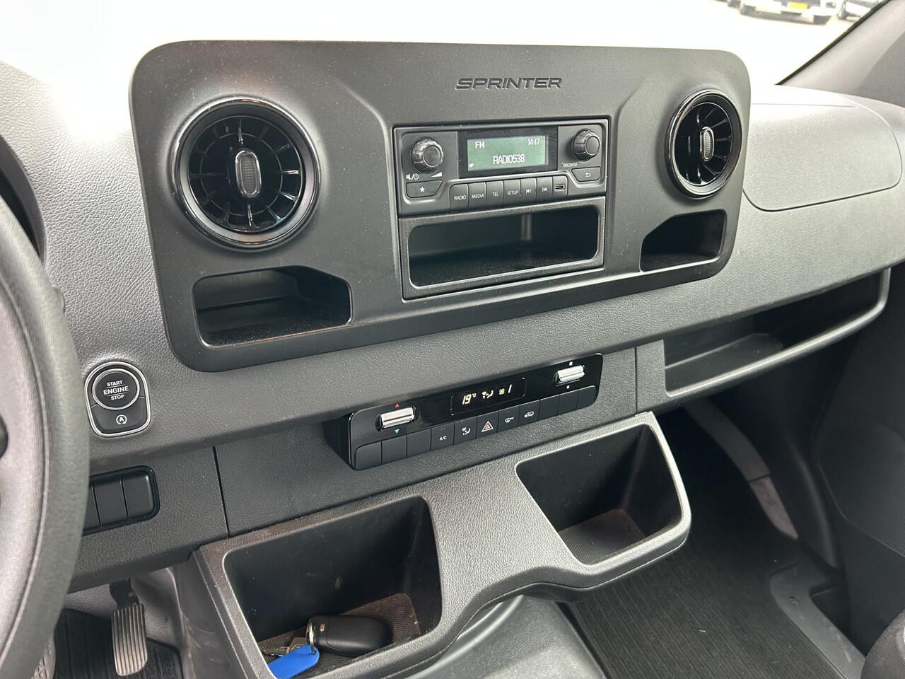 Mercedes-Benz SPRINTER 515 1.9 CDI / 126 dkm / Box 4.4 mtr / Laadklep / APK 07-26