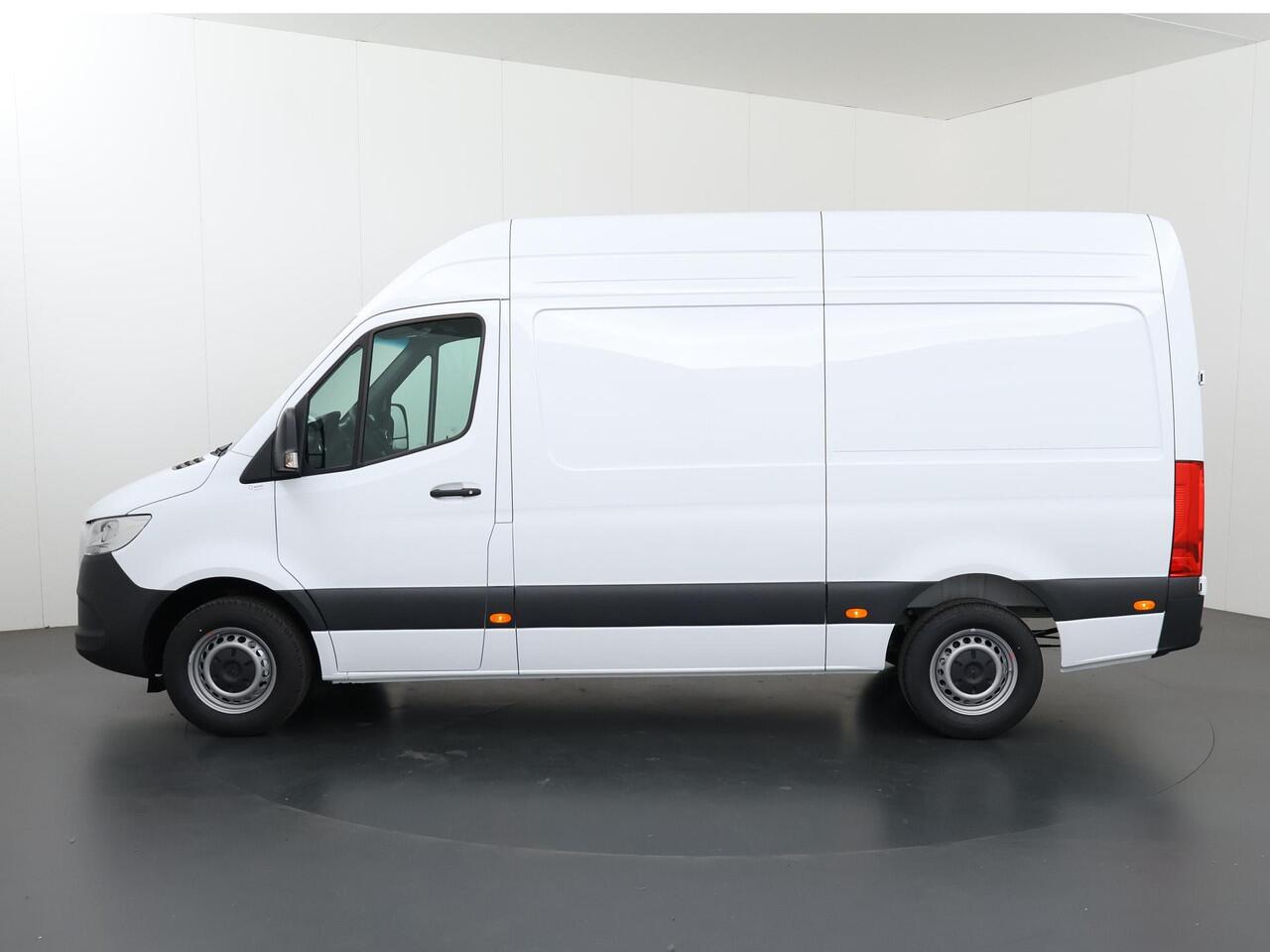 Mercedes-Benz SPRINTER 315 | Aut. | L2 H2 | RWD | PRO | 3500 KG. AHW | Airco | Cruise Control | 3500 KG. AHW | Carplay / Android Auto | Dodehoekassistent | Lane-Assist | Multifunctioneel Stuurwiel | 3-zits |
