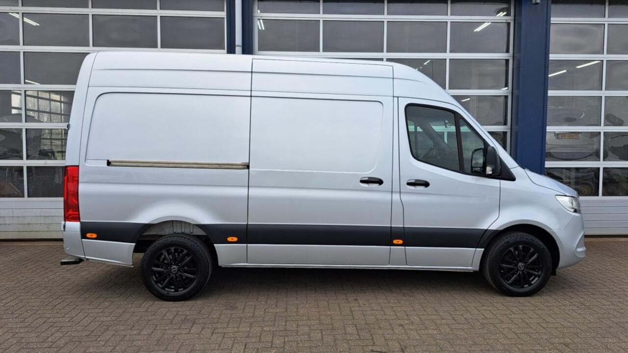 Mercedes-Benz SPRINTER 319CDI 3.0V6 190PK L2H2 / M-Bux / 3.500kg Trekhaak / Leer / Dis
