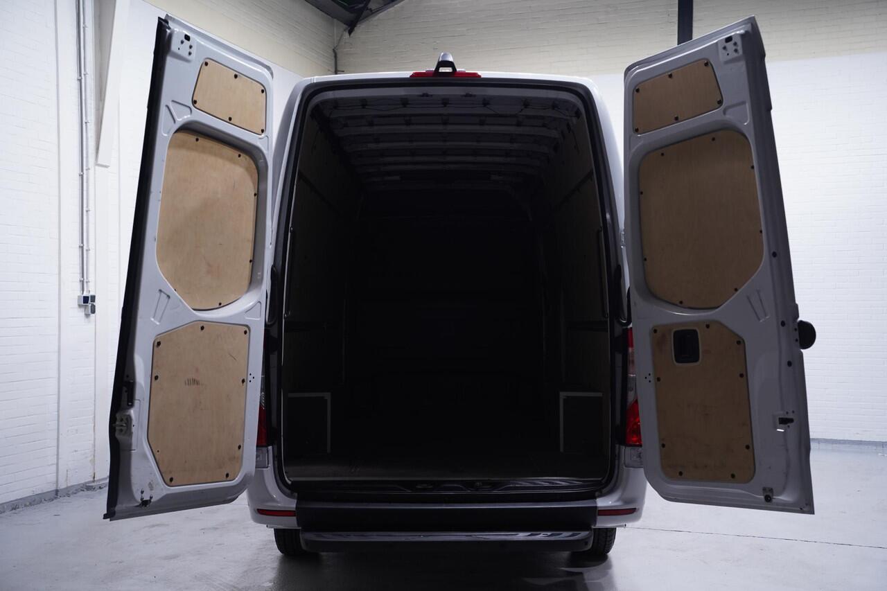 Mercedes-Benz SPRINTER 315 CDI 150 pk L3H2 Dubbel Cabine Navi 360 Camera, AMG Grille, 18" LMV, Sidebars, Zonneklep, 6-Zits