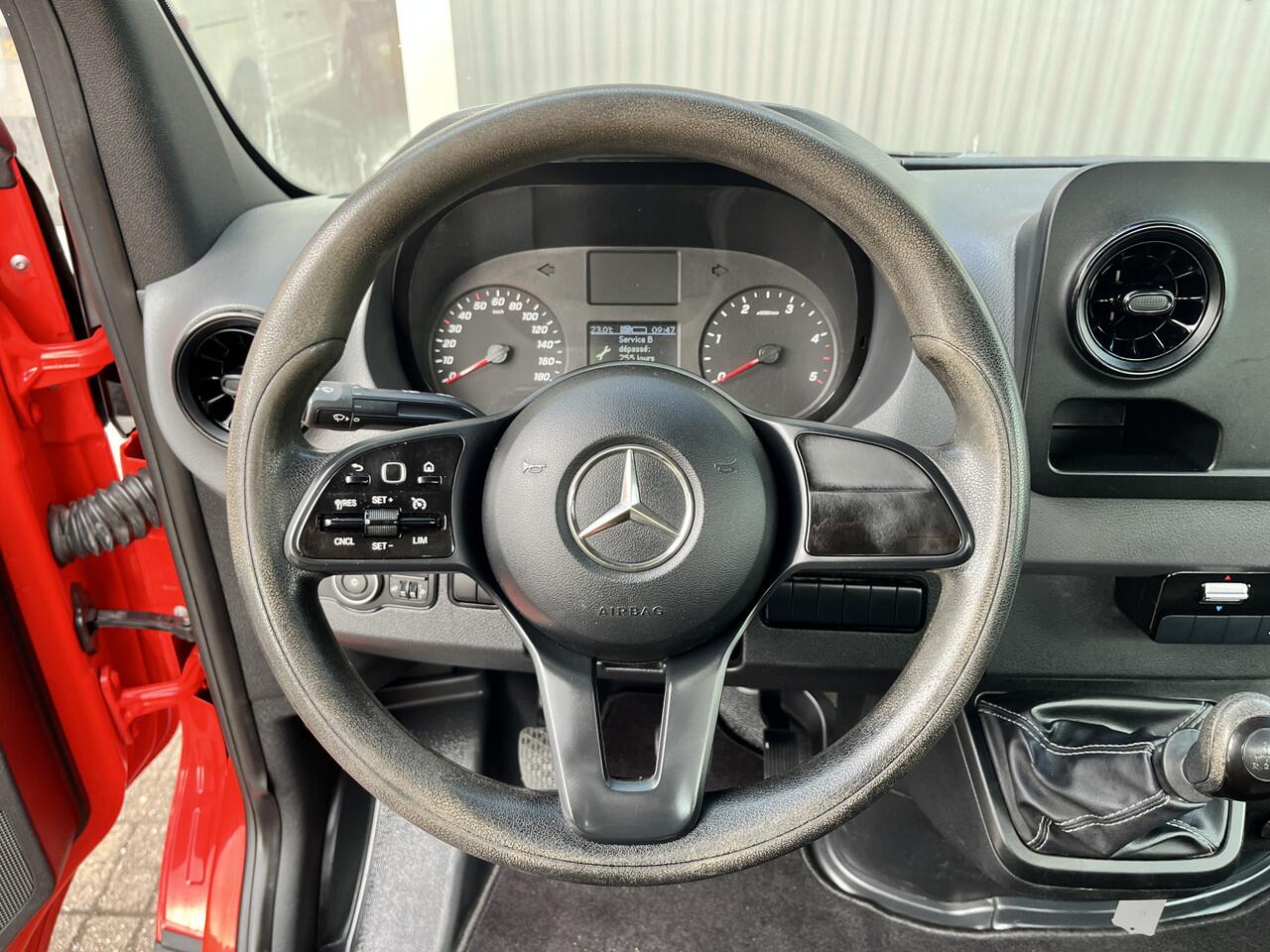 Mercedes-Benz SPRINTER 514 2.2 CDI Kipper Airco Trekhaak 3500kg trekgewicht Telefoonverbinding 3-Persoons Gereedschapskist Kieper Open laadbak Bpm vrij voor particulier gebruik!!