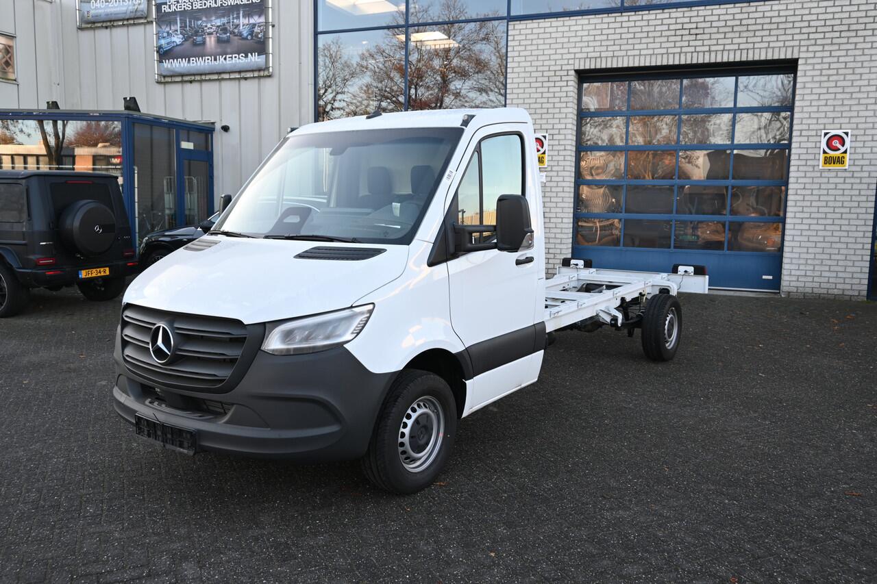 Mercedes-Benz SPRINTER 317 CDI Bakwagen met laadklep Smartphone integratie pakket, LED Laadbak met laadklep, zijdeur