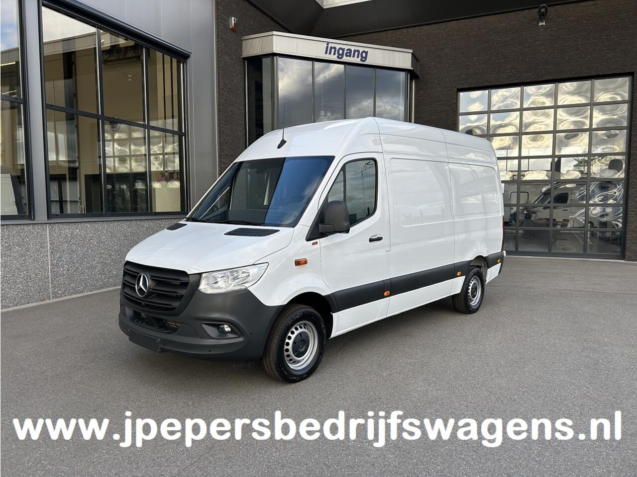 Mercedes-Benz SPRINTER 317 CDI L2 H2 Automaat / 360 Camera / MBUX / Navigatie / Cruise control / Airco / 270 Graden achterdeuren