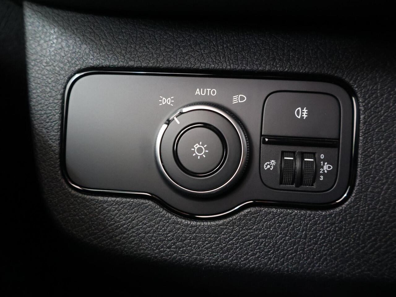 Mercedes-Benz SPRINTER 315 CDI | L2 H2 | RWD | Aut. | PRO | BPM VRIJ! | ACHTERUITRIJCAMERA | 3500 KG AHW | DODEHOEKASSISTENT | AIRCO | CRUISE | CARPLAY | ANDROID AUTO | METALLIC | 3-ZITS | MBUX SYSTEEM GROOT