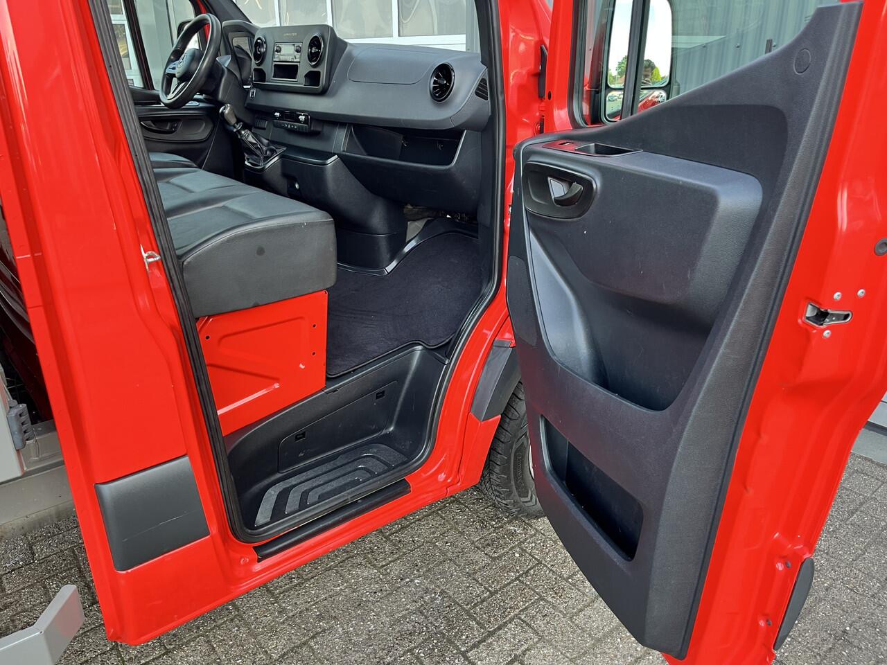 Mercedes-Benz SPRINTER 514 2.2 CDI Kipper Airco Trekhaak 3500kg trekgewicht Telefoonverbinding 3-Persoons Gereedschapskist Kieper Open laadbak Bpm vrij voor particulier gebruik!!