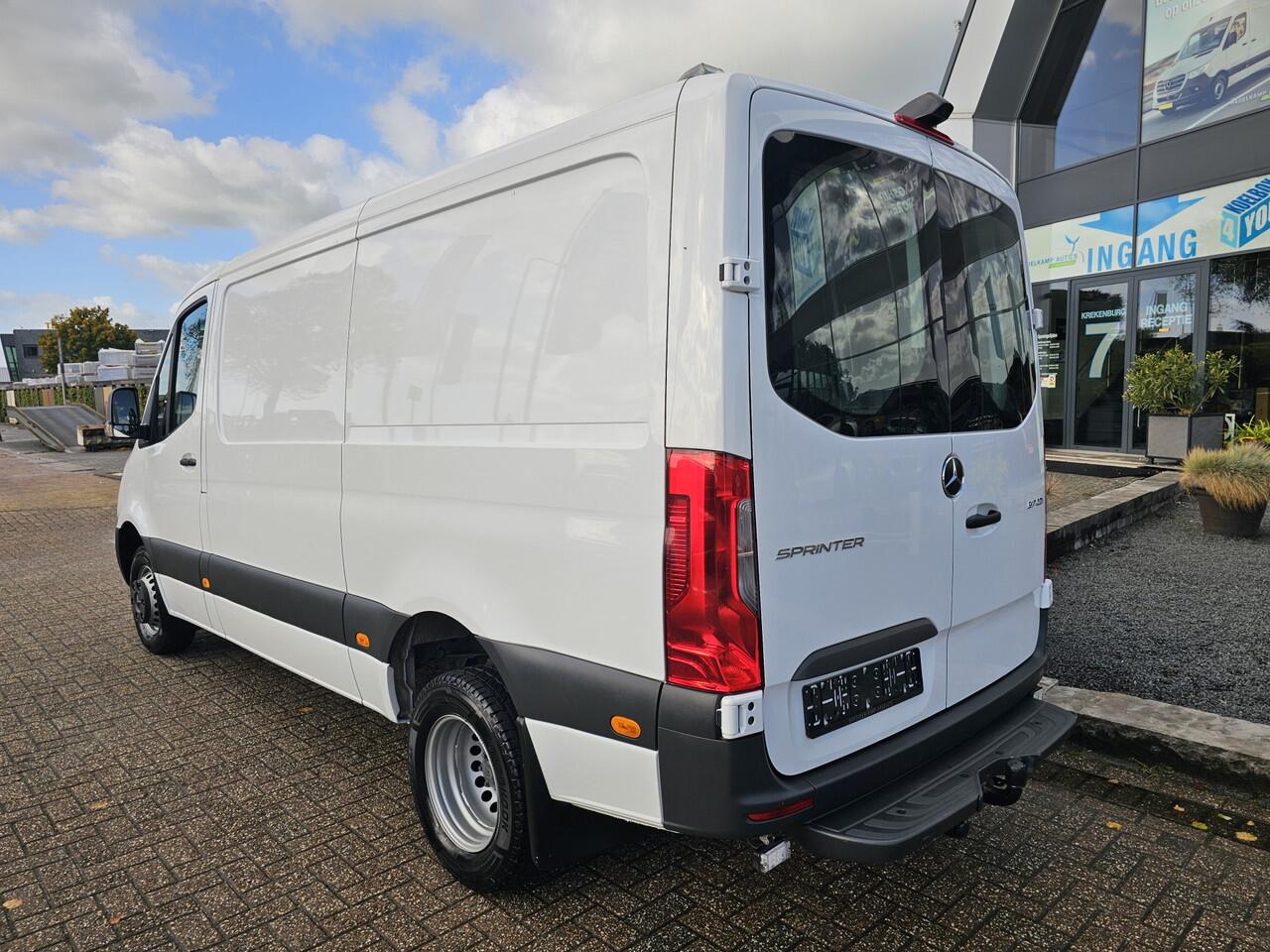 Mercedes-Benz SPRINTER 517 CDI L2-H1 Handgeschakeld * Camera * Trekhaak 3,5t *