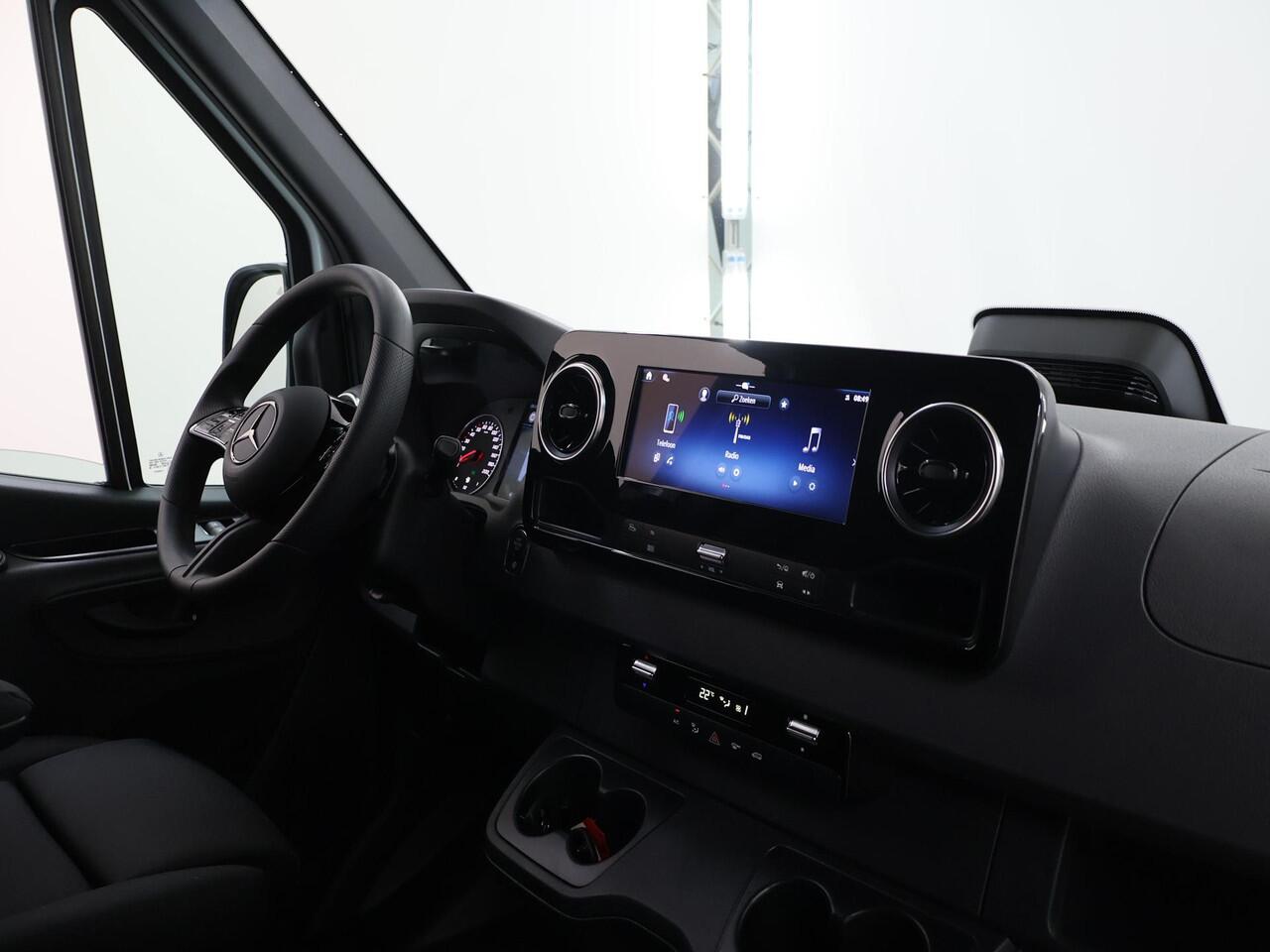 Mercedes-Benz SPRINTER 315 | Aut. | L2 H2 | RWD | PRO | 3500 KG. AHW | Airco | Cruise Control | 3500 KG. AHW | Carplay / Android Auto | Dodehoekassistent | Lane-Assist | Multifunctioneel Stuurwiel | 3-zits |