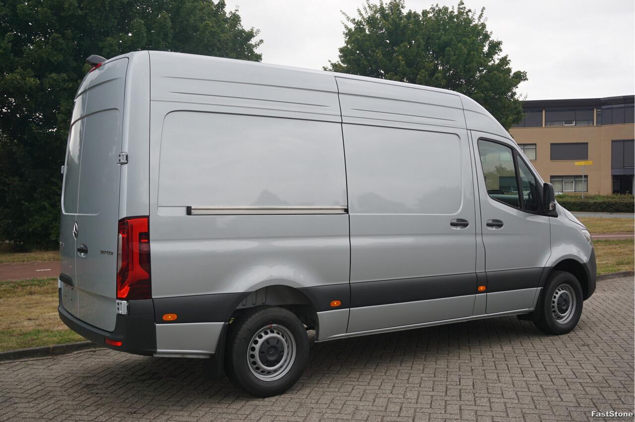 Mercedes-Benz SPRINTER 317CDI Pro L2H2 BPM VRIJ!! 10.25" Mbux Cam, Gev. Stoel, 3.5T Trekgewicht, LED!! NR. A052*