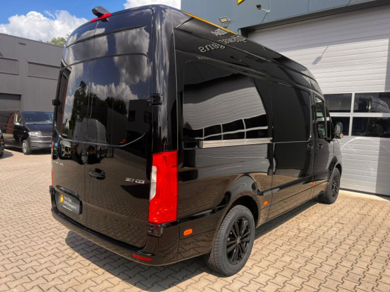 Mercedes-Benz SPRINTER 319 1.9 CDI L2H2 RWD VVB BLACK EDITION LAGE KMSTAND VVB329 BPM vrij! Benut nu nog uw voordeel!