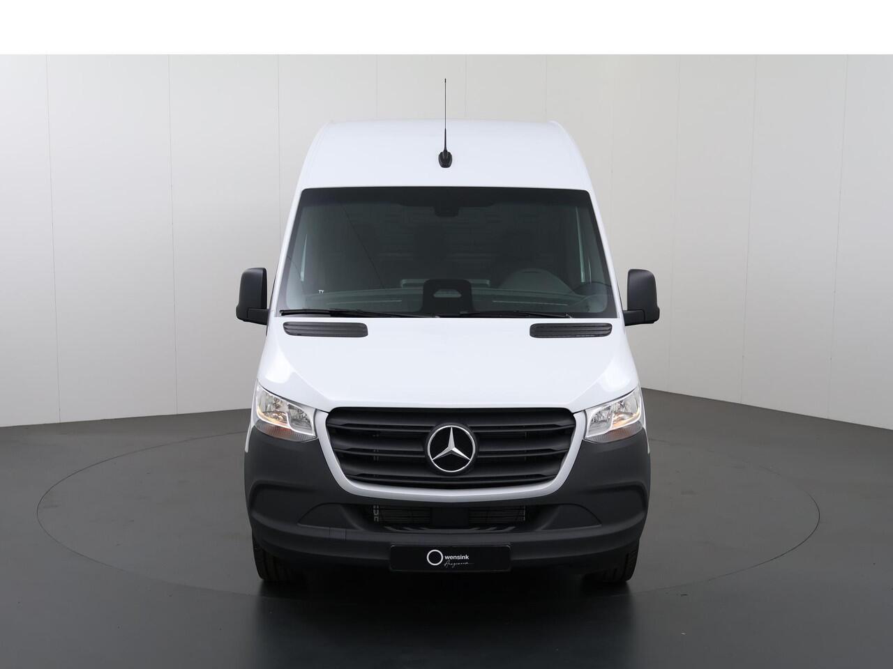 Mercedes-Benz SPRINTER 315 | Aut. | L2 H2 | RWD | PRO | 3500 KG. AHW | Airco | Cruise Control | 3500 KG. AHW | Carplay / Android Auto | Dodehoekassistent | Lane-Assist | Multifunctioneel Stuurwiel | 2-zits |