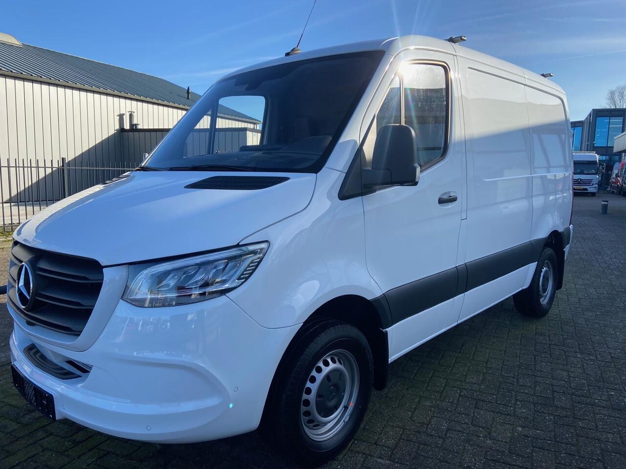 Mercedes-Benz SPRINTER 317 CDI L1H1 RWD | E6 | LED | Leder | 3.5T Trehaak mogelijk | 360º Camera