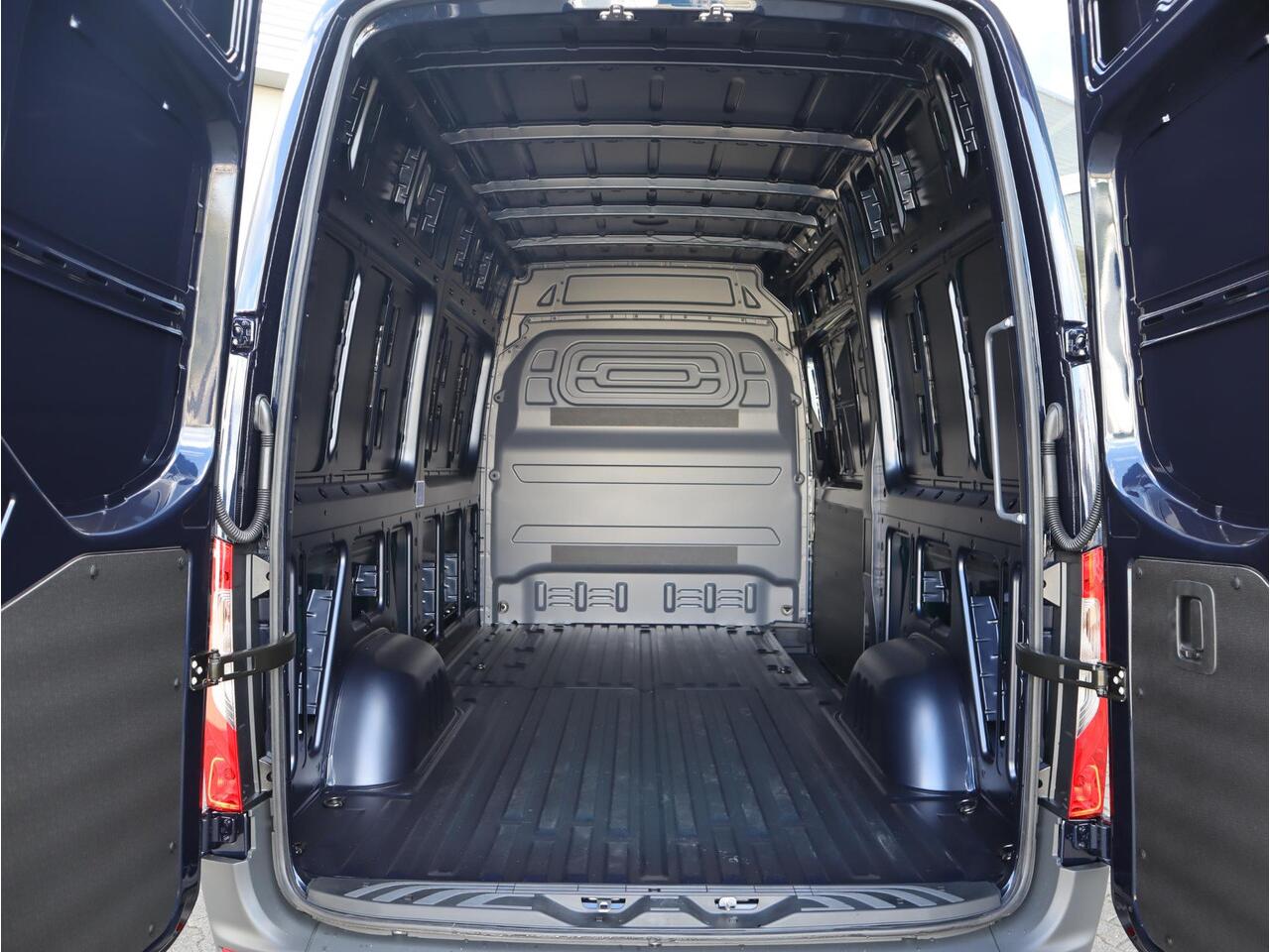 Mercedes-Benz SPRINTER 317 L2 Pro HD NAVI CARPLAY/ANDROID AUTO VOORBER. 3,5T AHW