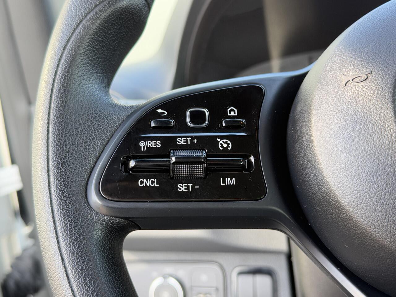 Mercedes-Benz SPRINTER 314 CDI 4X4 / PICK-UP / DOKA / DUBBEL CABINE / AIRCO / CRUISE / APPLE CARPLAY / 6 PERSOONS / ZEER NETJES