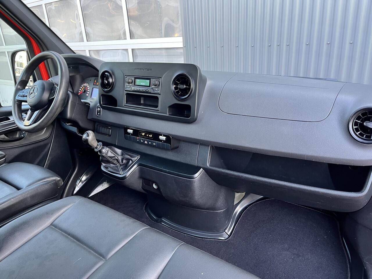 Mercedes-Benz SPRINTER 514 2.2 CDI Kipper Airco Trekhaak 3500kg trekgewicht Telefoonverbinding 3-Persoons Gereedschapskist Kieper Open laadbak Bpm vrij voor particulier gebruik!!