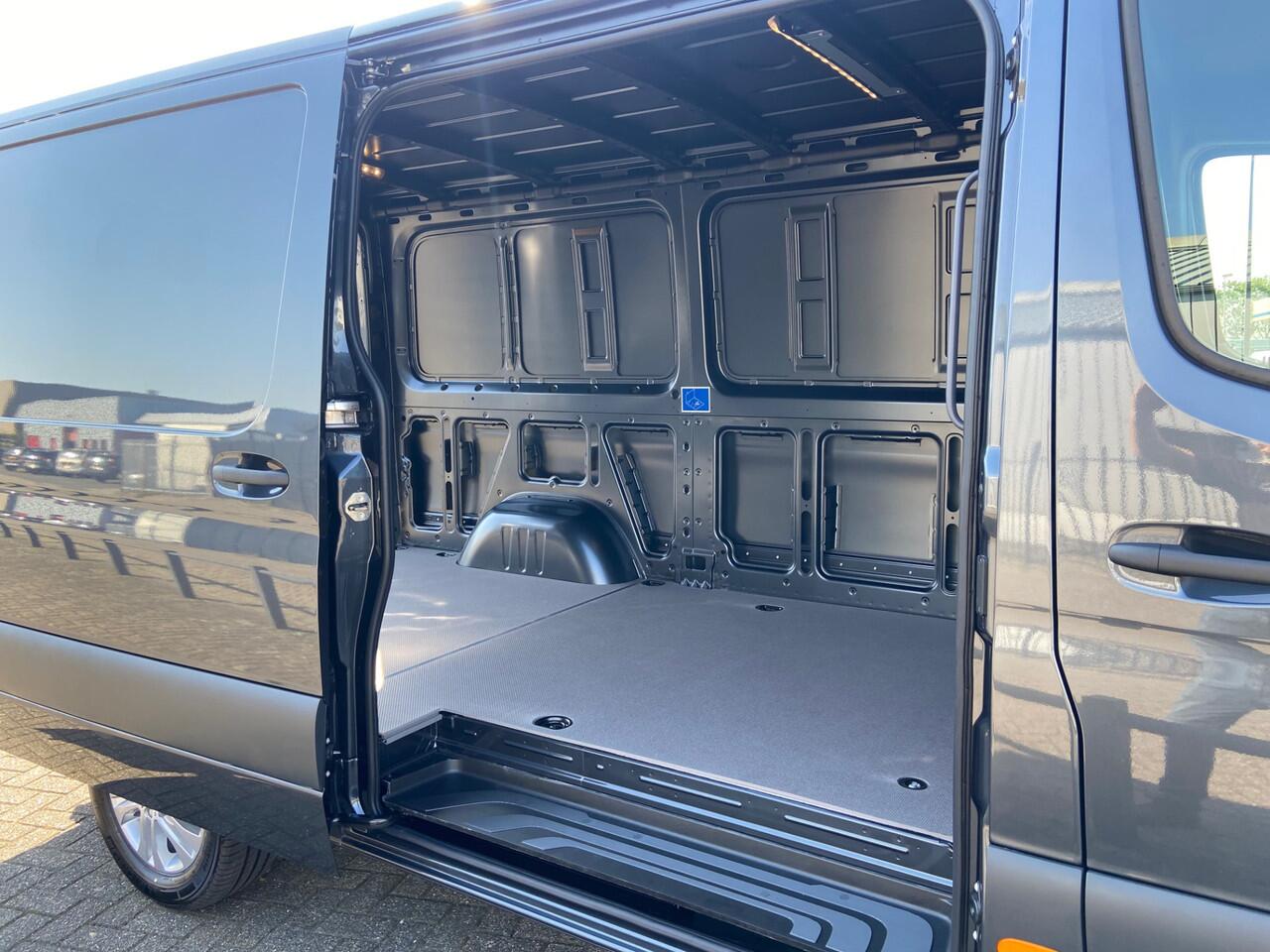 Mercedes-Benz SPRINTER 319 CDI L2H1 Facelift | DIStronic | 3.5T Trekhaak | 360° Camera | LED | Gev. Stoel