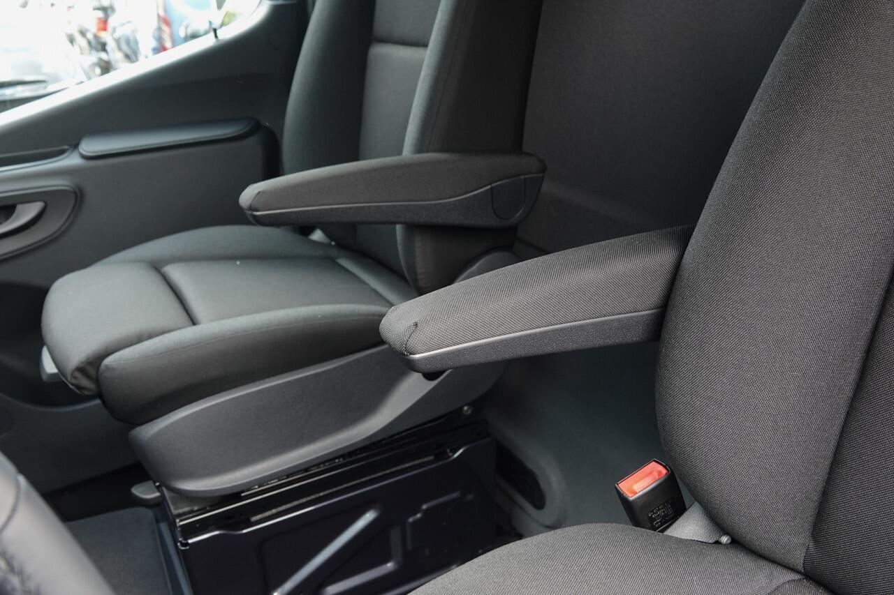 Mercedes-Benz SPRINTER 4x4 319Cdi 190Pk 9G-tronic | L2H1 | 2x Schuifdeur | 4WD | AWD | Bullbar | Treeplanken | 18'' All Terrain | Tenoriet Grijs