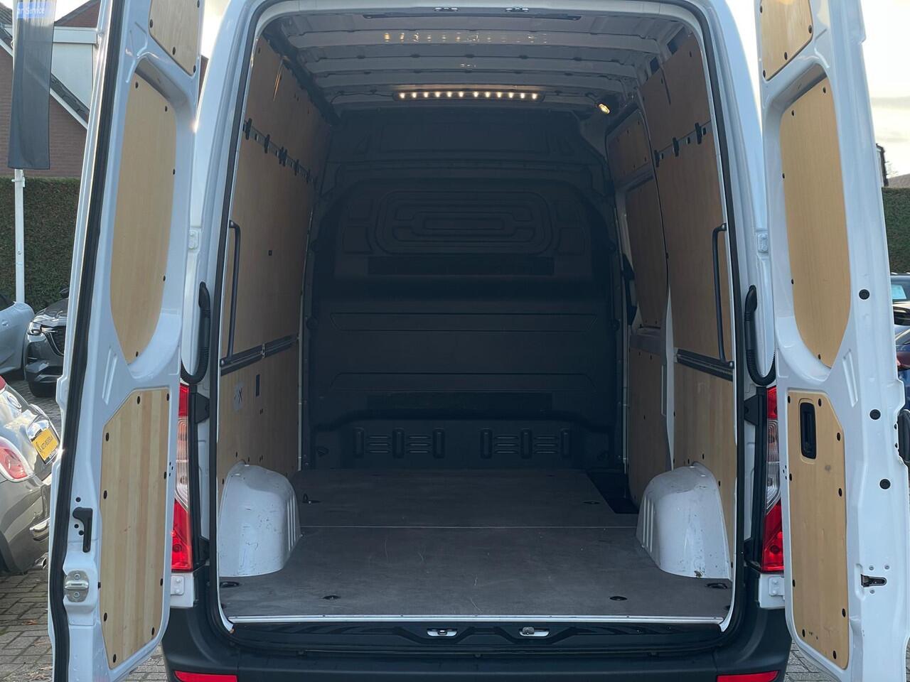 Mercedes-Benz SPRINTER 317 1.9 CDI L2H2 RWD Allseason / Cruise / Automaat / Carplay / Dodehoek