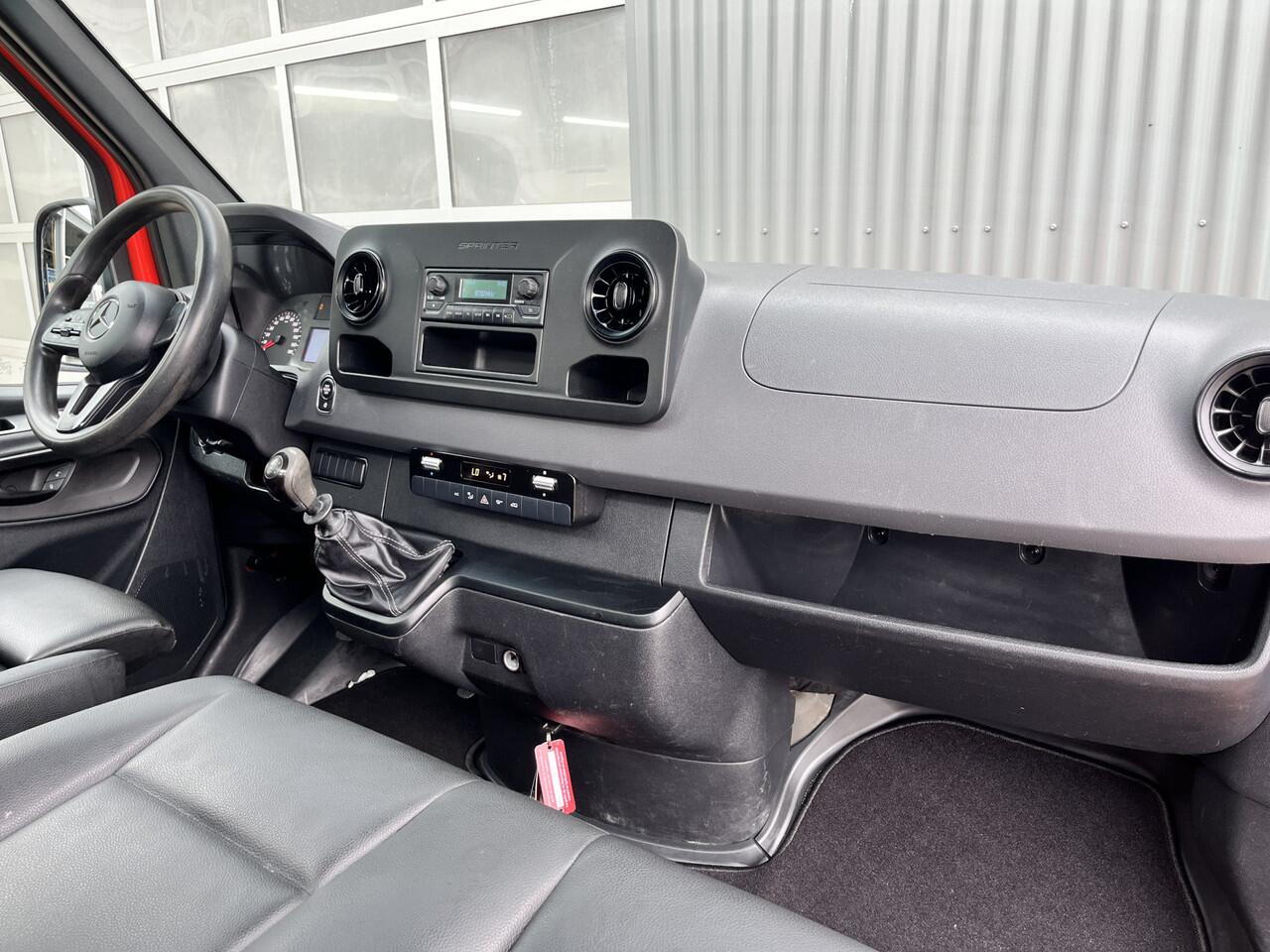 Mercedes-Benz SPRINTER 514 2.2 CDI Kipper Airco Trekhaak 3500kg trekgewicht Telefoonverbinding 3-Persoons Gereedschapskist Kieper Open laadbak Bpm vrij voor particulier gebruik!!