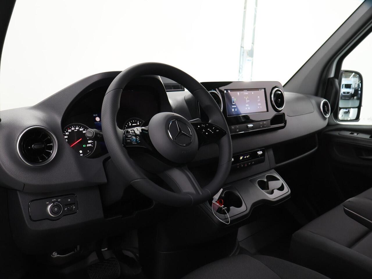 Mercedes-Benz SPRINTER 315 | Aut. | L2 H2 | RWD | PRO | 3500 KG. AHW | Airco | Cruise Control | 3500 KG. AHW | Carplay / Android Auto | Dodehoekassistent | Lane-Assist | Multifunctioneel Stuurwiel | 3-zits |