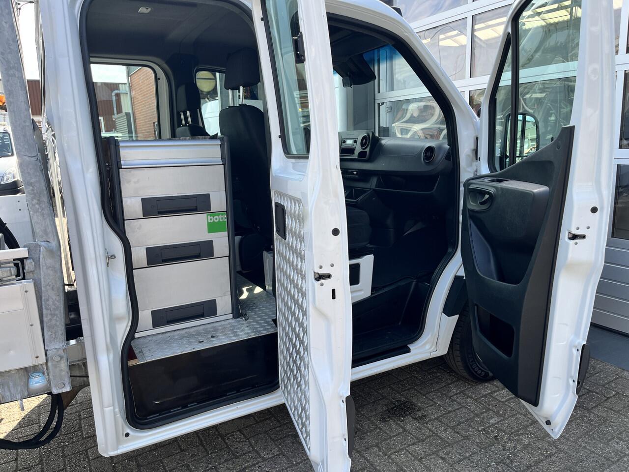 Mercedes-Benz SPRINTER 514 2.2 CDI L3 DC Hiab 018 laadkraan Airco Trekhaak 2000 kg trekgewicht Kastinrichting 1e eigenaar ex Overheid 2-Persoons Openlaadbak Kraan Pick-up P-up Gereedschapskist Euro 6