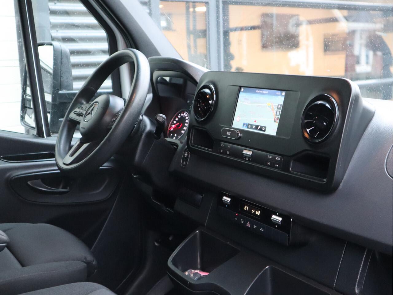 Mercedes-Benz SPRINTER 515 CDI Euro 6 Automaat Bakwagen Laadklep - MBUX - Cruise