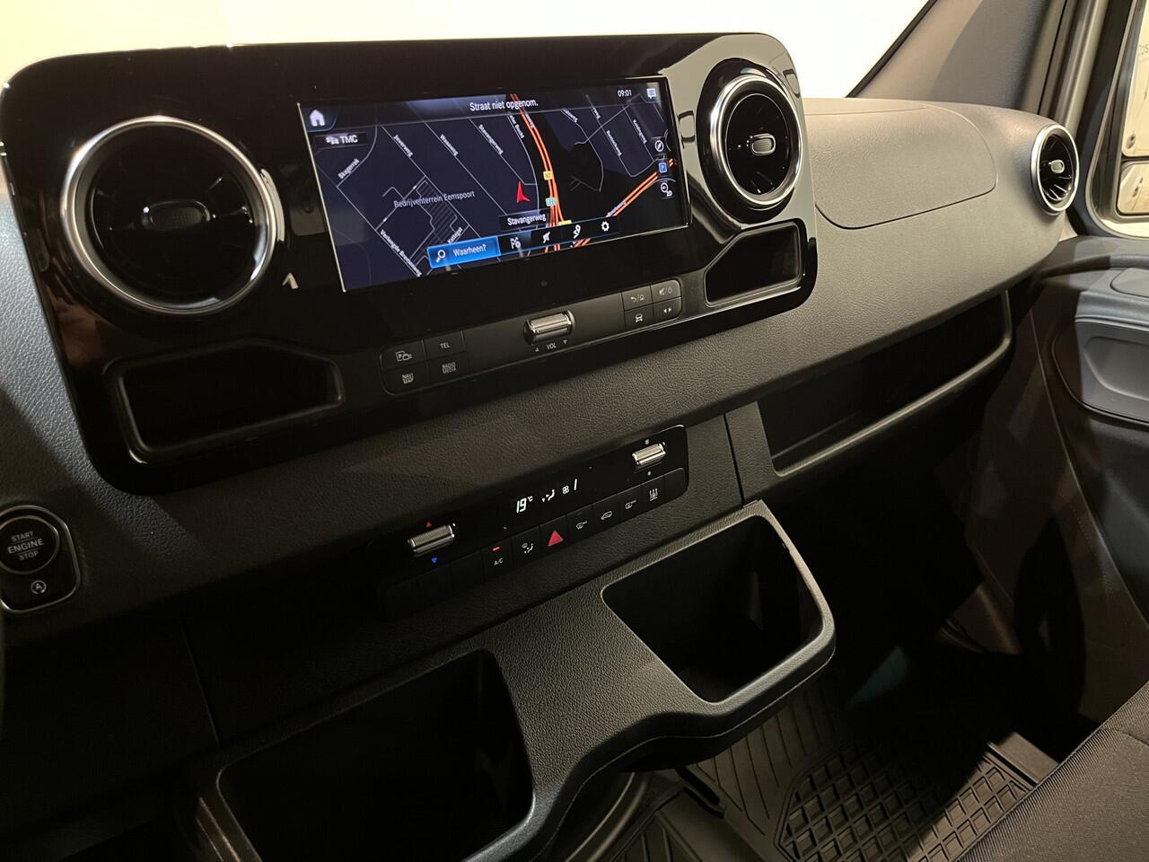 Mercedes-Benz SPRINTER 317 CDI L2H2 RWD Automaat / Servicebus / Sortimo Inrichting / Euro 6 / Airco / Camera / Lier / CarPlay / Cruise Control / Navigatie / 3-Zits / 58.600 KM !!