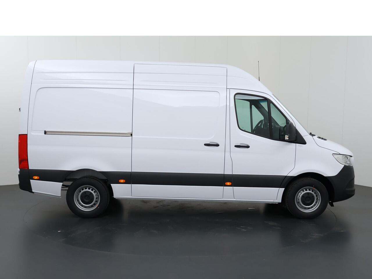 Mercedes-Benz SPRINTER 315 | Aut. | L2 H2 | RWD | PRO | 3500 KG. AHW | Airco | Cruise Control | 3500 KG. AHW | Carplay / Android Auto | Dodehoekassistent | Lane-Assist | Multifunctioneel Stuurwiel | 3-zits |