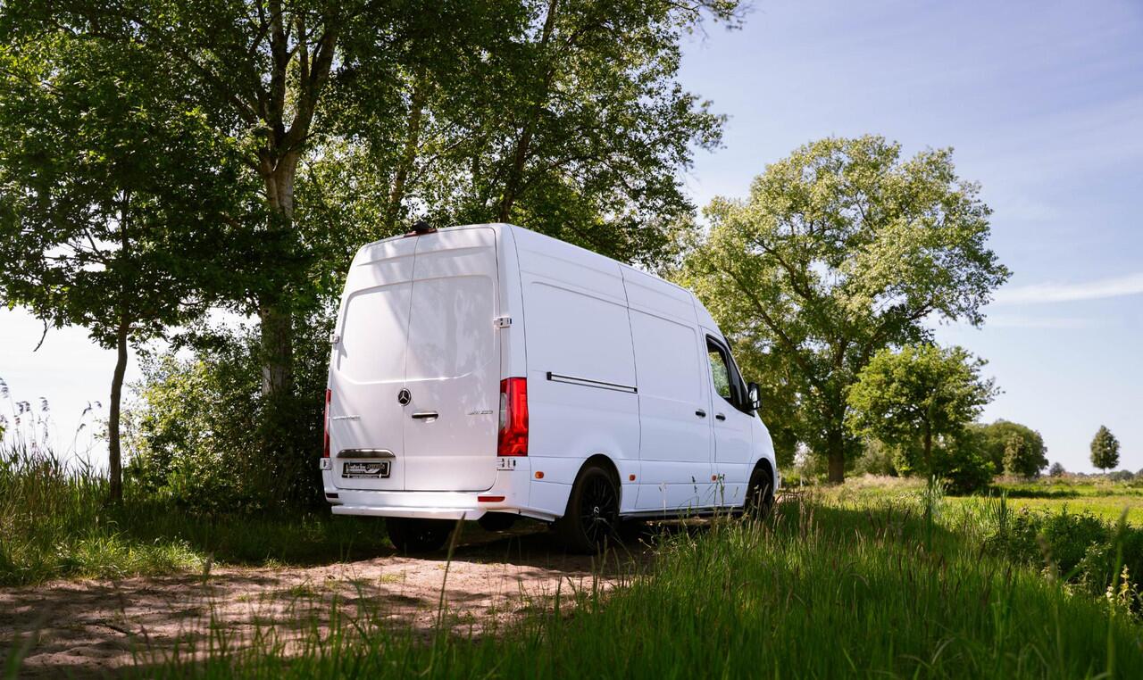 Mercedes-Benz SPRINTER 317 CDI 170 pk Aut Special Edition L2H2 AMG Grille Navi, Camera, 20" LMV, Sidebars, Bumpers in Kleur, 3-Zits