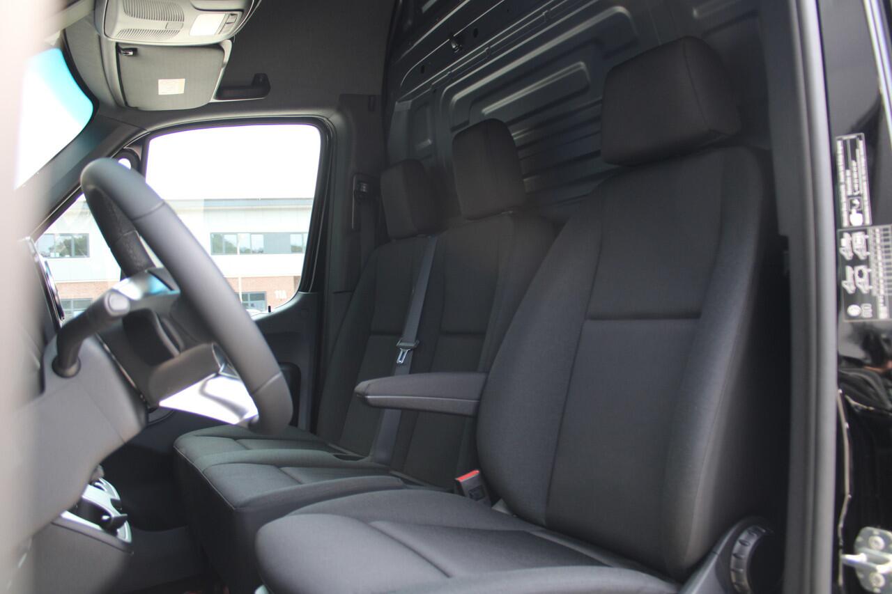 Mercedes-Benz SPRINTER 317CDI L2H2 Pro - Mbux 10 - 3.5t Trekhaak - Betimmering - Camera - Carplay - Bind spot - Cruise - Smartphone integratie - Rijklaar