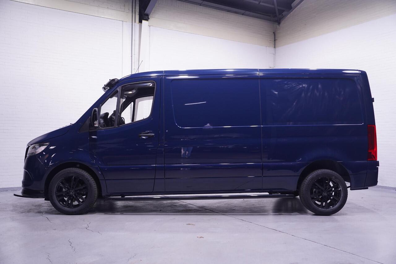 Mercedes-Benz SPRINTER 215 CDI 150 pk L2H1 Black&Blue Edition 18' LMV Airco, Zwarte Grille + Spiegelkappen, Zonneklep, 2-Zits, Nieuw